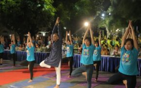 1000 người tham gia đồng diễn trong ngày Quốc tế Yoga tại Việt Nam
