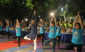 1000 người tham gia đồng diễn trong ngày Quốc tế Yoga tại Việt Nam