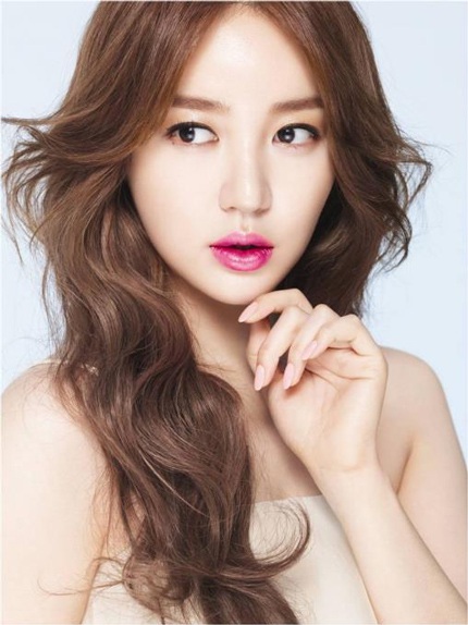 Yoon Eun Hye trở thành gương mặt đại diện cho mỹ phẩm MAC