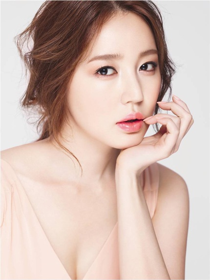 Yoon Eun Hye trở thành gương mặt đại diện cho mỹ phẩm MAC