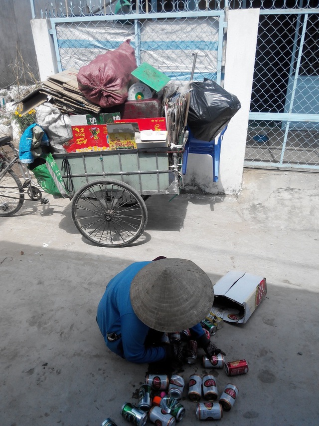 Sau Tết, cánh ve chai trúng đậm vỏ bia...