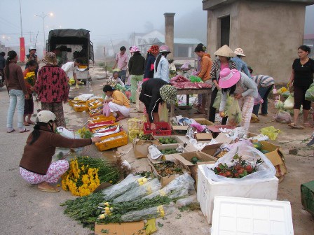 Buổi chợ sớm ngày gần Tết ở vùng cao Tây Giang