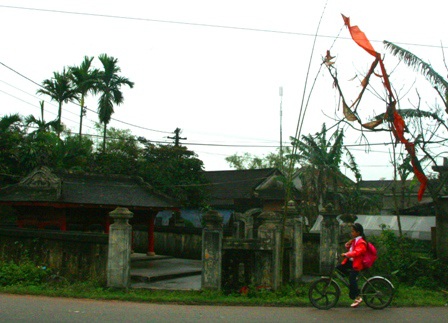 Ngắm vẻ đẹp cây nêu ngày Tết ở làng quê Huế - 3