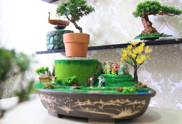 Năm nay các loại cây bonsai bay có tiểu cảnh làng quê Việt bán khá chạy và được nhiều người ưa chuộng. Ảnh: Happy Trees