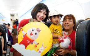 Trung thu rộn ràng trên độ cao 10.000 mét cùng các bạn nhỏ