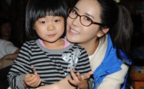 Lee Da Hae, Goo Hye Sun thăm hỏi người dân đảo Yeonpyeong