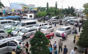 Chật kín Thánh đường lớn nhất Bạc Liêu ngày Tết