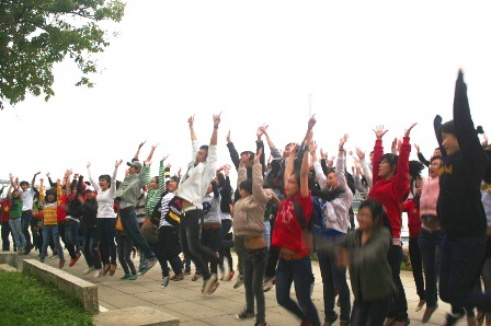 200 teen Huế lần đầu tiên nhảy flashmob chào mừng Festival