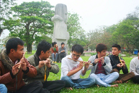 200 teen Huế lần đầu tiên nhảy flashmob chào mừng Festival