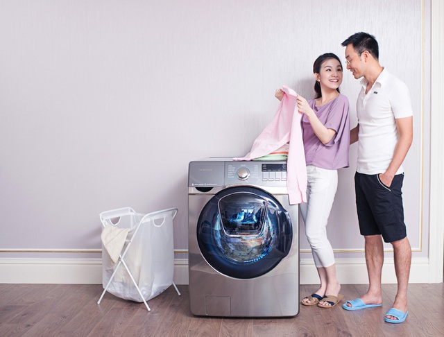 Với Samsung AddWash phụ nữ sẽ thảnh thơi tận hưởng từng giây phút quý báu của mình bên gia đình.