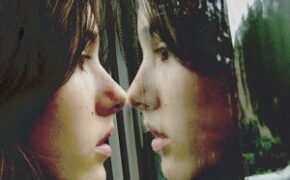 Anh đừng lạnh lùng như thế