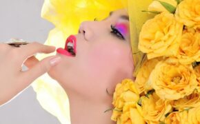 Ngọc Hằng biến hóa với 7 sắc cầu vồng