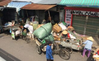 Cánh ve chai “ăn nên làm ra” dịp đầu năm