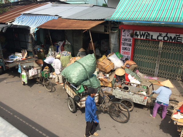 Các điểm thu mua phế liệu cũng hoạt động hết công suất...