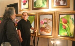 Tò mò tới thăm triển lãm ảnh hoa sen