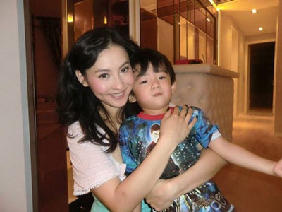 Trương Bá Chi – bà mẹ có thu nhập cao nhất HK