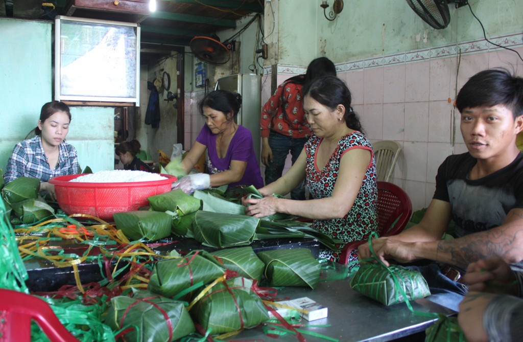 Bánh chưng Bình Định gói khác với bánh chưng ngoài miền Bắc