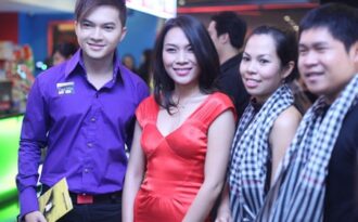 Dàn sao nô nức đi xem “Cánh Đồng Bất Tận”