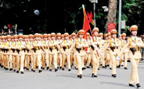 Chuyện khổ luyện của những bóng hồng diễu binh