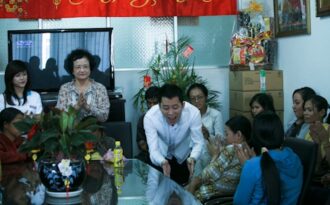 Tùng Dương mang tết sớm cho bệnh nhân nghèo