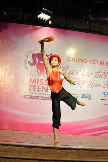 Bộ ba cô gái Huế quyết “làm khó” BGK Miss Teen - 9