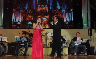 Chế Linh khiến khán giả Đà Nẵng rơi lệ