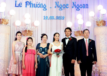 Vợ chồng Quách Ngọc Ngoan hạnh phúc trong ngày cưới