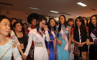 Người đẹp dự thi Hoa hậu các dân tộc sôi nổi hoạt động