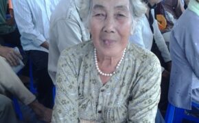 “Có gạo để ăn Tết rồi, vui quá !”