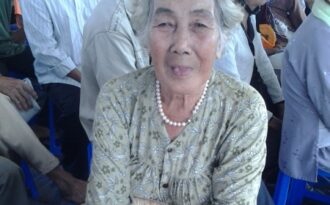 “Có gạo để ăn Tết rồi, vui quá !”