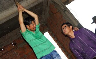 Huy Khánh gặp tình địch