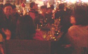 Kín quán vỉa hè, “cháy” phòng karaoke đêm Valentine