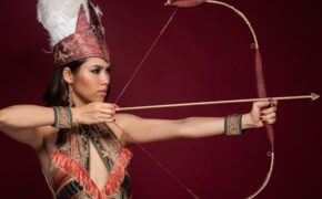 Hoàng My khoe trang phục dân tộc