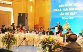 Tôn vinh vẻ đẹp của thơ ca và hơi ấm của tình hữu nghị