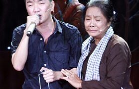 Đàm Vĩnh Hưng đưa lợn con lên… sân khấu “Số phận”