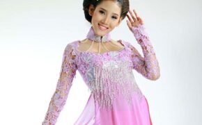 Thí sinh siêu mẫu trong trang phục áo dài