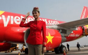 Hoa hậu Mai Phương Thúy làm tiếp viên hàng không