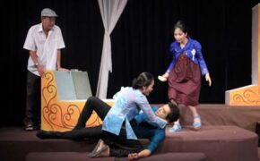 Khi mẹ đẻ làm ô-sin cho chính con mình