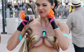 Người mẫu Mỹ bị chỉ trích vì trang phục lố lăng