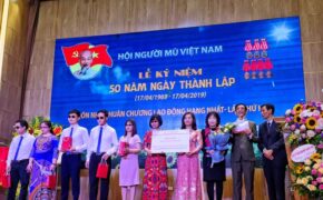 AIC Group tặng 1.000 điện thoại “9999 Hy vọng” giúp người khiếm thị làm nên điều kỳ diệu