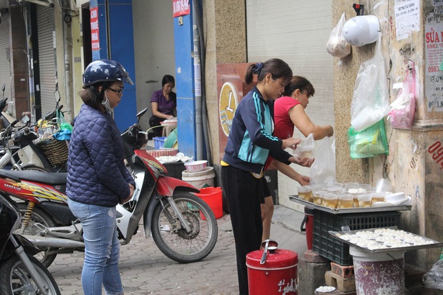 Không khí tấp nập mua bán tại các khu chợ