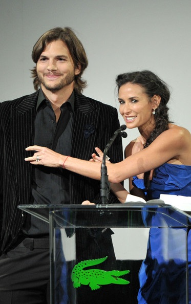 Demi Moore sắp chia tay phi công trẻ Ashton Kutcher? - 1