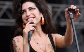 Ca sĩ Amy Winehouse bị nghi sử dụng ma túy quá liều