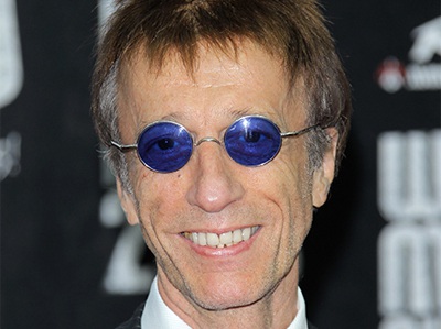 Thành viên nhóm Bee Gees rơi vào hôn mê vì viêm phổi