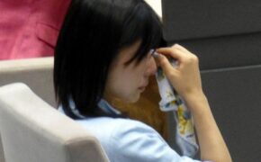 Bí mật bị chôn vùi nơi trường học và công sở Nhật Bản