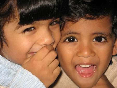 “Cuộc chiến nóng bỏng” của con trai – con gái trên mạng xã hội