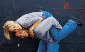 Đã yêu, đừng yêu cầm chừng