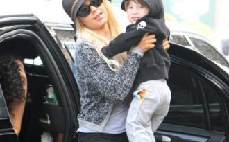 Sau ly dị, Christina Aguilera tập trung chăm con