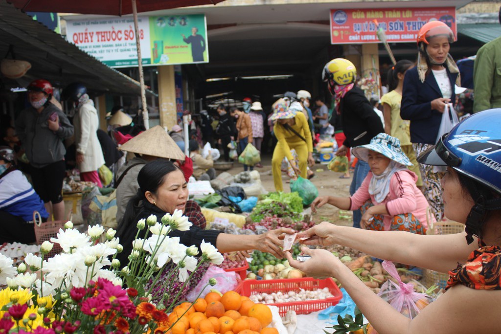 Người dân nơi đây quan niệm, trao đổi hàng cốt ở việc tin nhau, không lo lắng về giá cả quá đắt