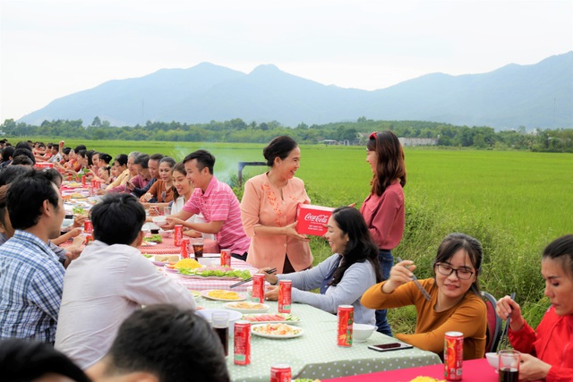 Coca-Cola khoác áo Tết: Hoa nở lộc đầy, bánh chưng tròn vẹn, kim quất sum vầy - 5